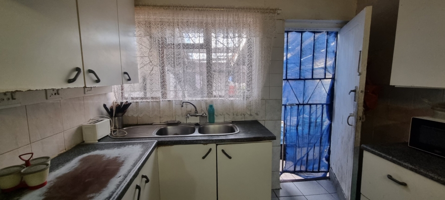 4 Bedroom Property for Sale in Silvertown Western Cape